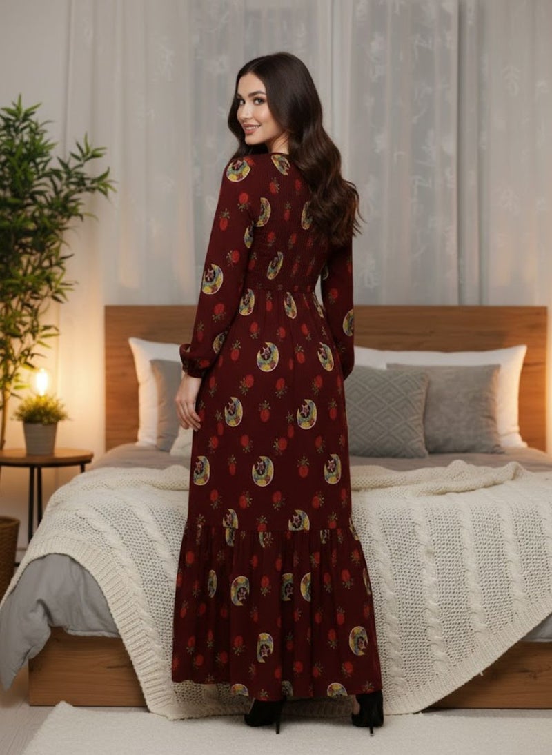 بريميم جلابية نسائية ماكسي بنقشة الفراولة والهلال باللون العنابي - جلابية رمضان - صدر مطاطي مكشكش، أكمام طويلة، قماش كريب ناعم وانسيابي - Image 5